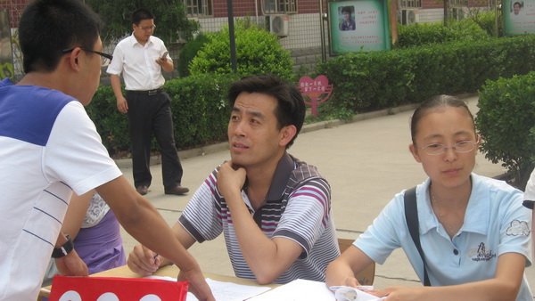 我校东校区复读生顺利开学